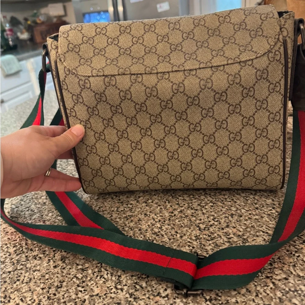 Crossbody Handbag 👜❤️💚🤎 - Picture 3 of 6
